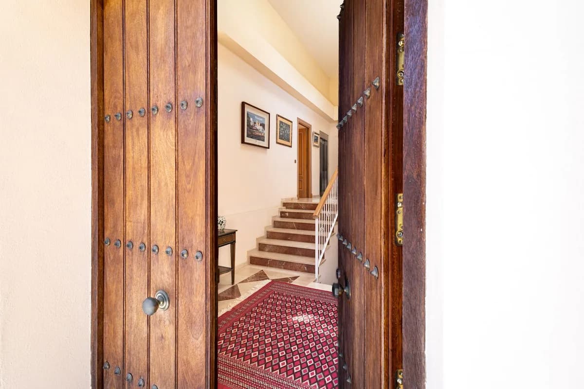 7 Bedroom Detached Villa for Sale in El Paraiso, Málaga - Image 9
