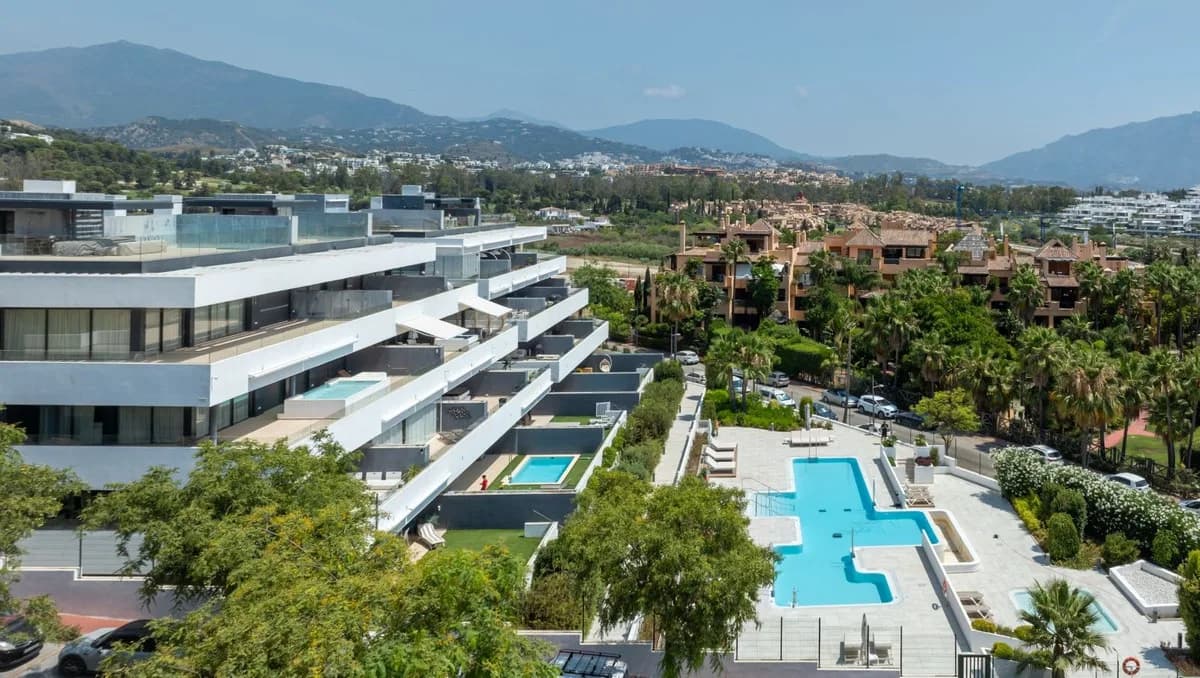 3 Bedroom Ground Floor Apartment for Sale in Estepona, Málaga - Image 5