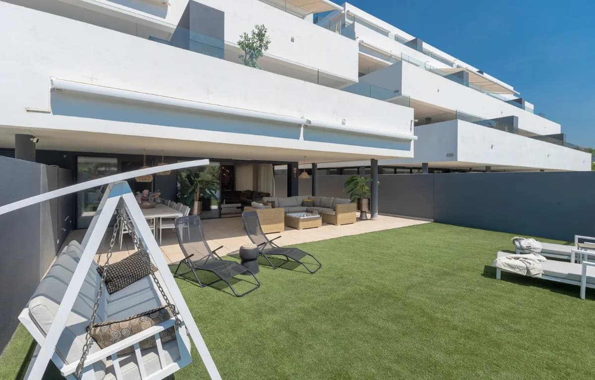 3 Bedroom Ground Floor Apartment for Sale in Estepona, Málaga - Image 9
