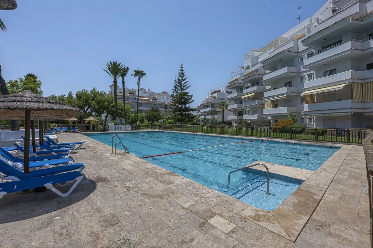 2 Bedroom Ground Floor Apartment for Sale in Nueva Andalucía, Málaga