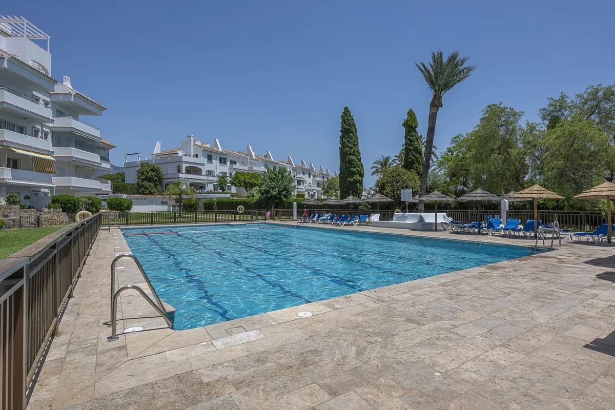 2 Bedroom Ground Floor Apartment for Sale in Nueva Andalucía, Málaga - Image 2