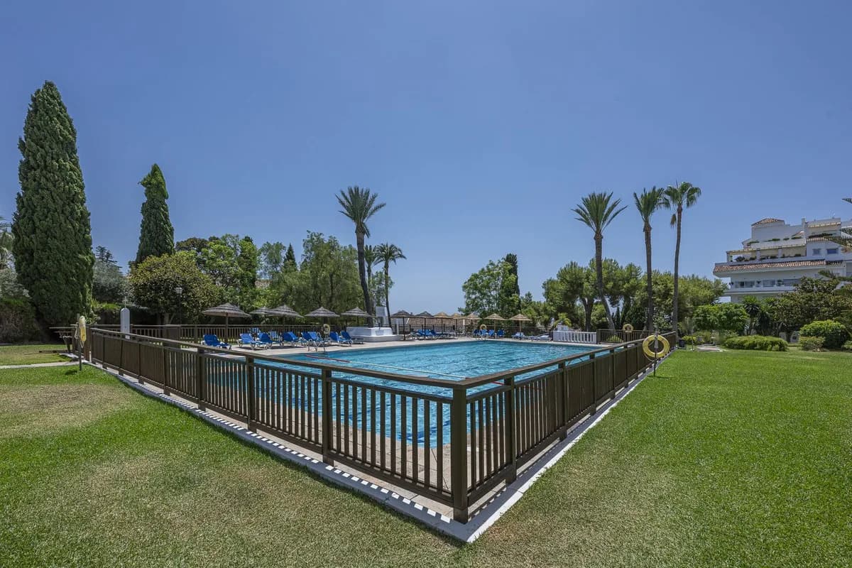 2 Bedroom Ground Floor Apartment for Sale in Nueva Andalucía, Málaga - Image 3