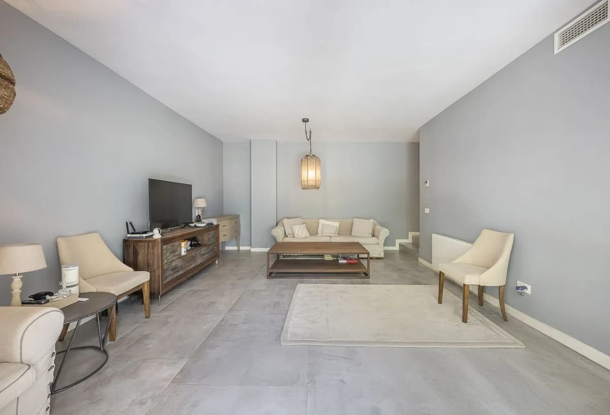 2 Bedroom Ground Floor Apartment for Sale in Nueva Andalucía, Málaga - Image 6