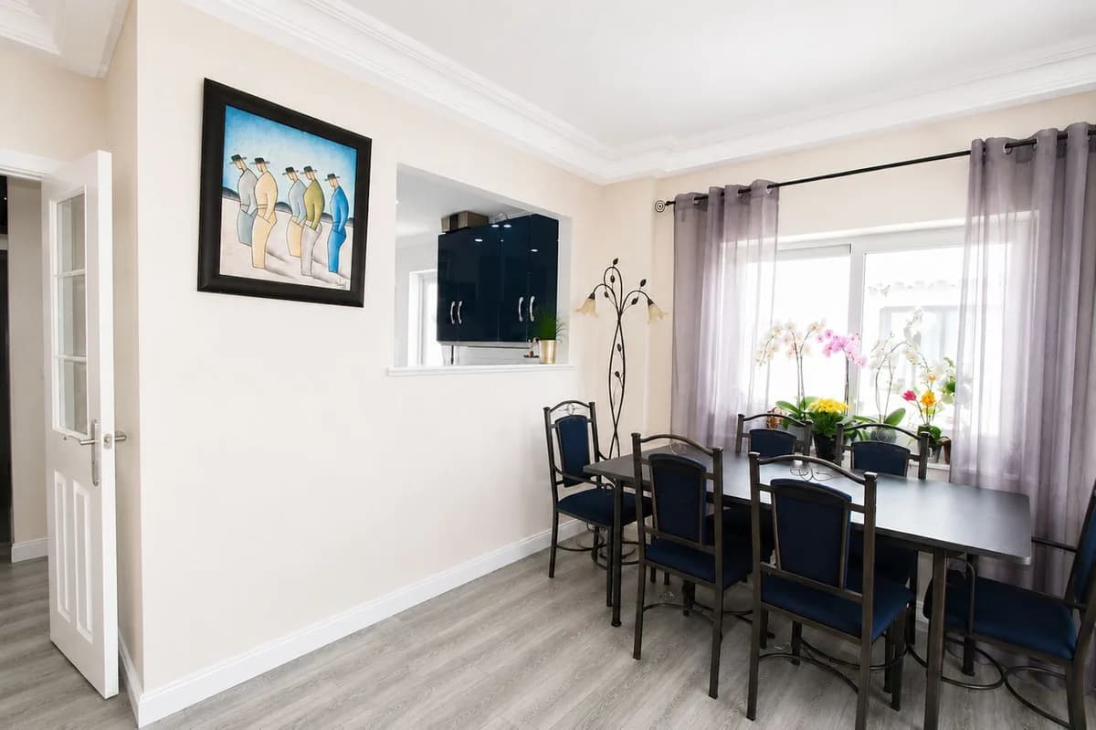 2 Bedroom Middle Floor Apartment for Sale in Calahonda, Málaga - Image 6