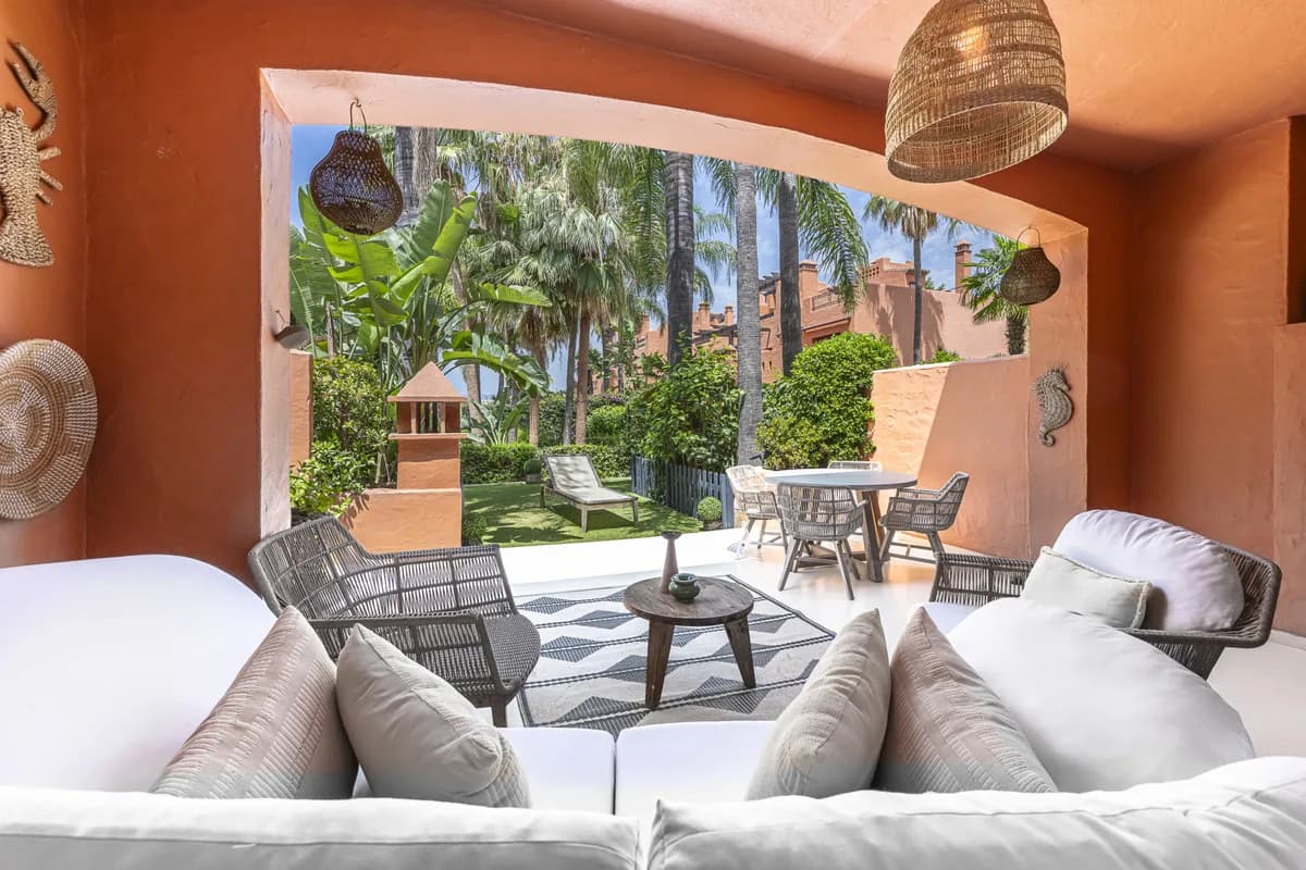 3 Bedroom Townhouse for Sale in The Golden Mile, Málaga - Image 3
