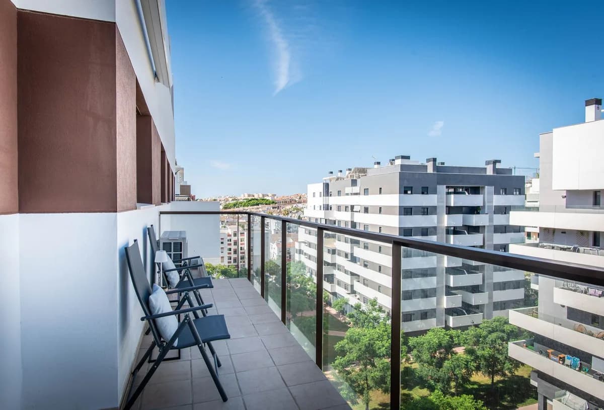 2 Bedroom Middle Floor Apartment for Sale in Estepona, Málaga - Image 7