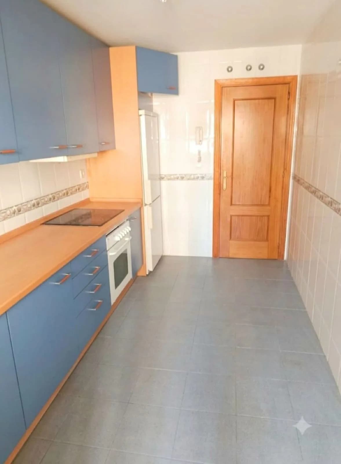 3 Bedroom Middle Floor Apartment for Sale in Torrequebrada, Málaga - Image 7