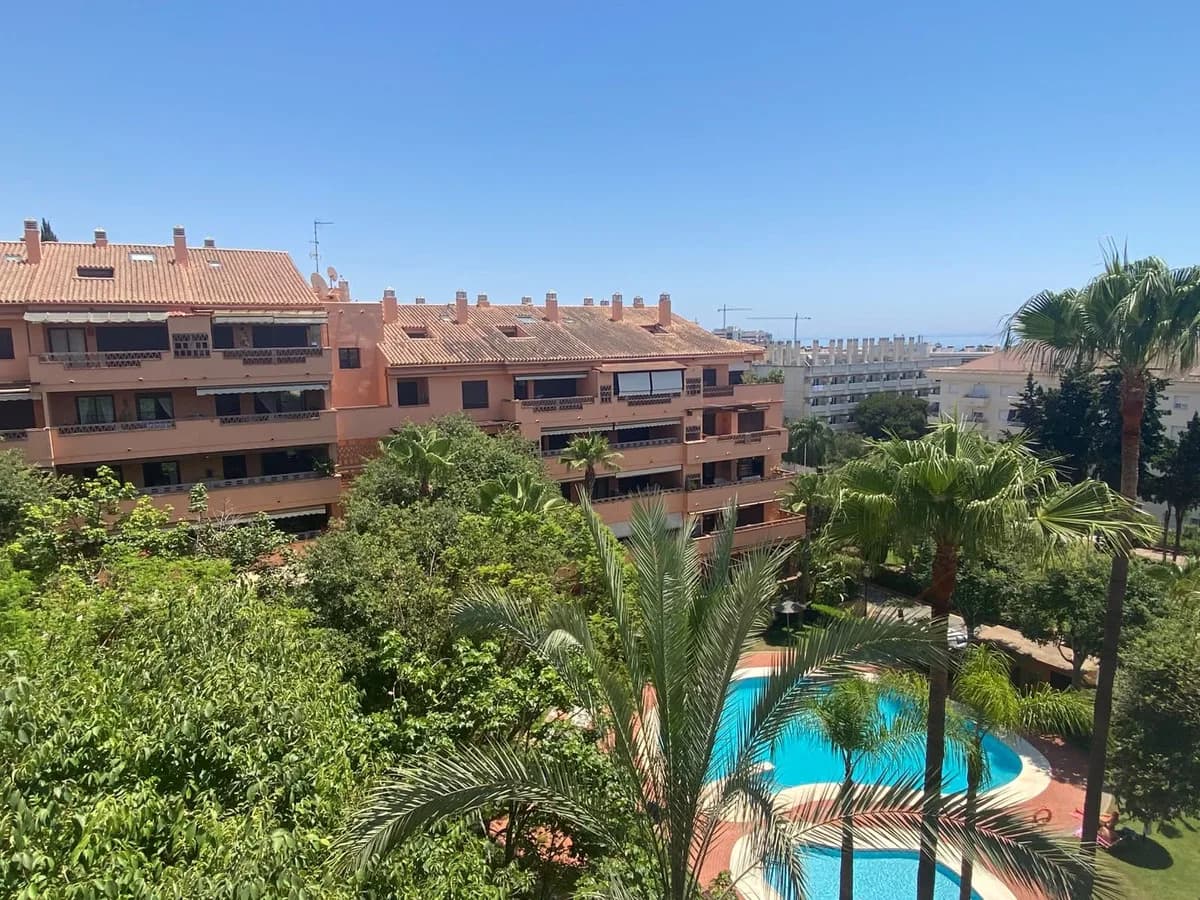 2 Bedroom Top Floor Apartment for Sale in The Golden Mile, Málaga