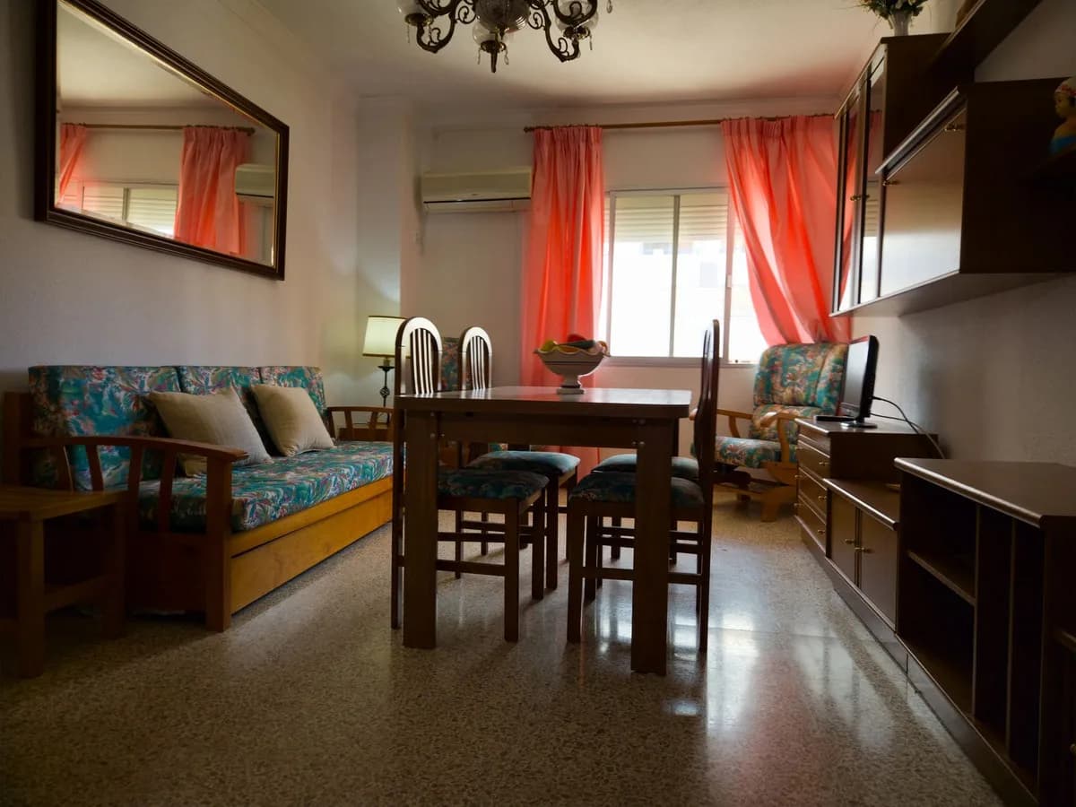 3 Bedroom Middle Floor Apartment for Sale in Fuengirola, Málaga - Image 6