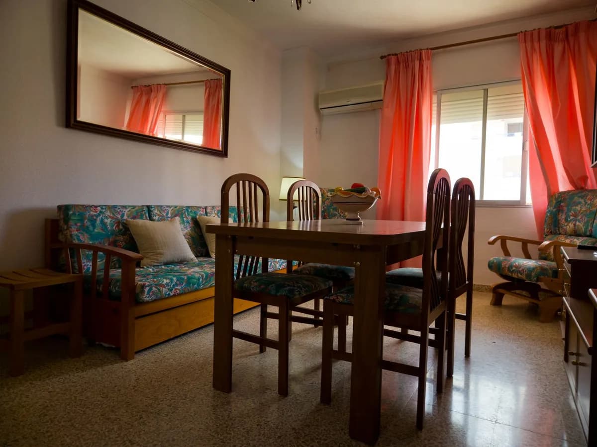 3 Bedroom Middle Floor Apartment for Sale in Fuengirola, Málaga - Image 7
