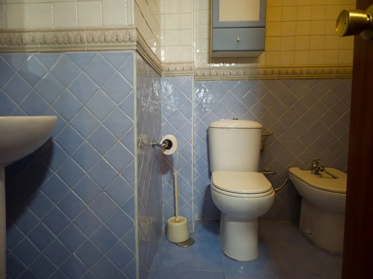 3 Bedroom Middle Floor Apartment for Sale in Fuengirola, Málaga - Image 8