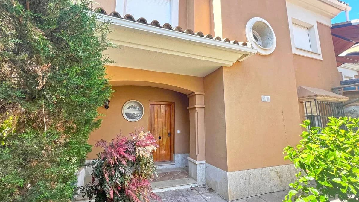 3 Bedroom Semi-Detached House for Sale in Marbella, Málaga - Image 3