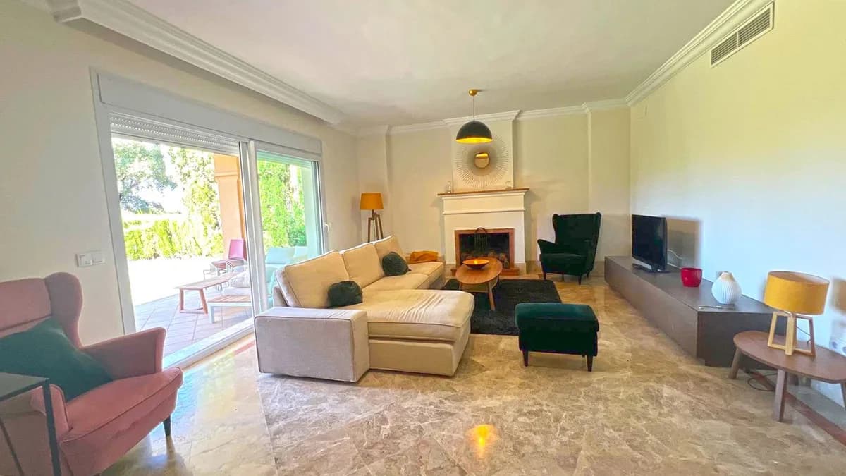 3 Bedroom Semi-Detached House for Sale in Marbella, Málaga - Image 6