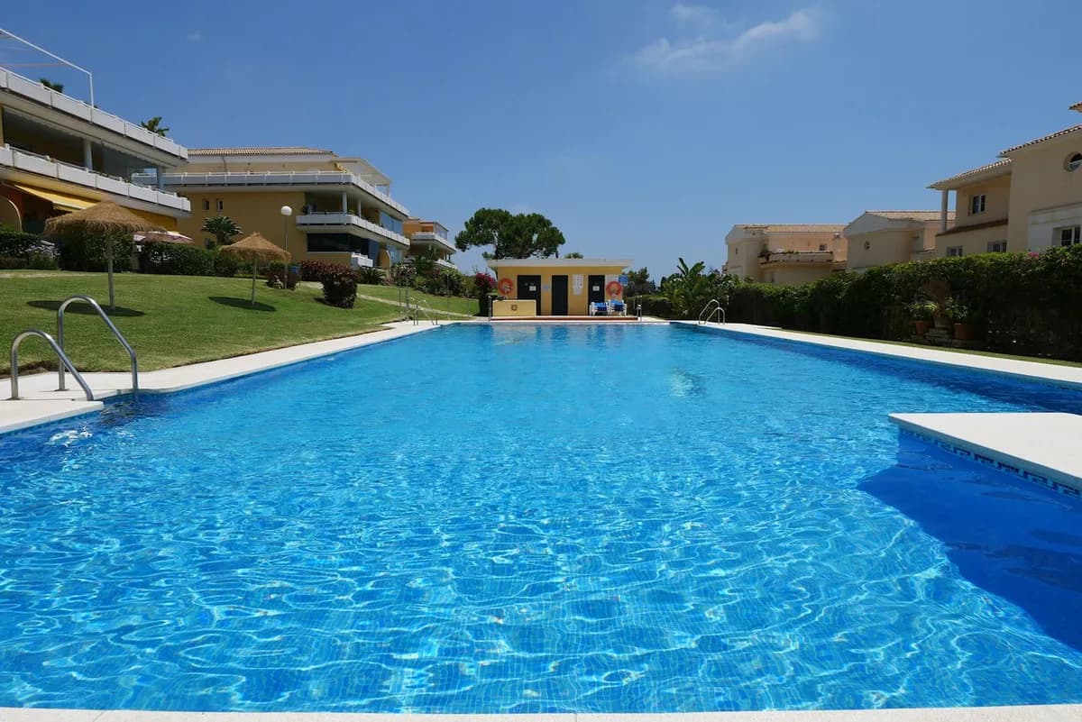 3 Bedroom Ground Floor Apartment for Sale in Cabopino, Málaga - Image 2
