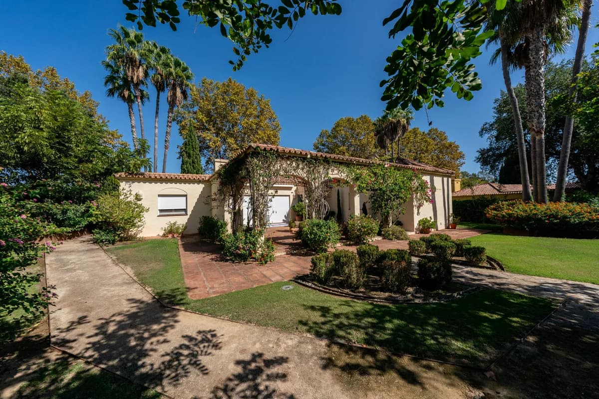 5 Bedroom Detached Villa for Sale in Sotogrande Alto, Cádiz - Image 2