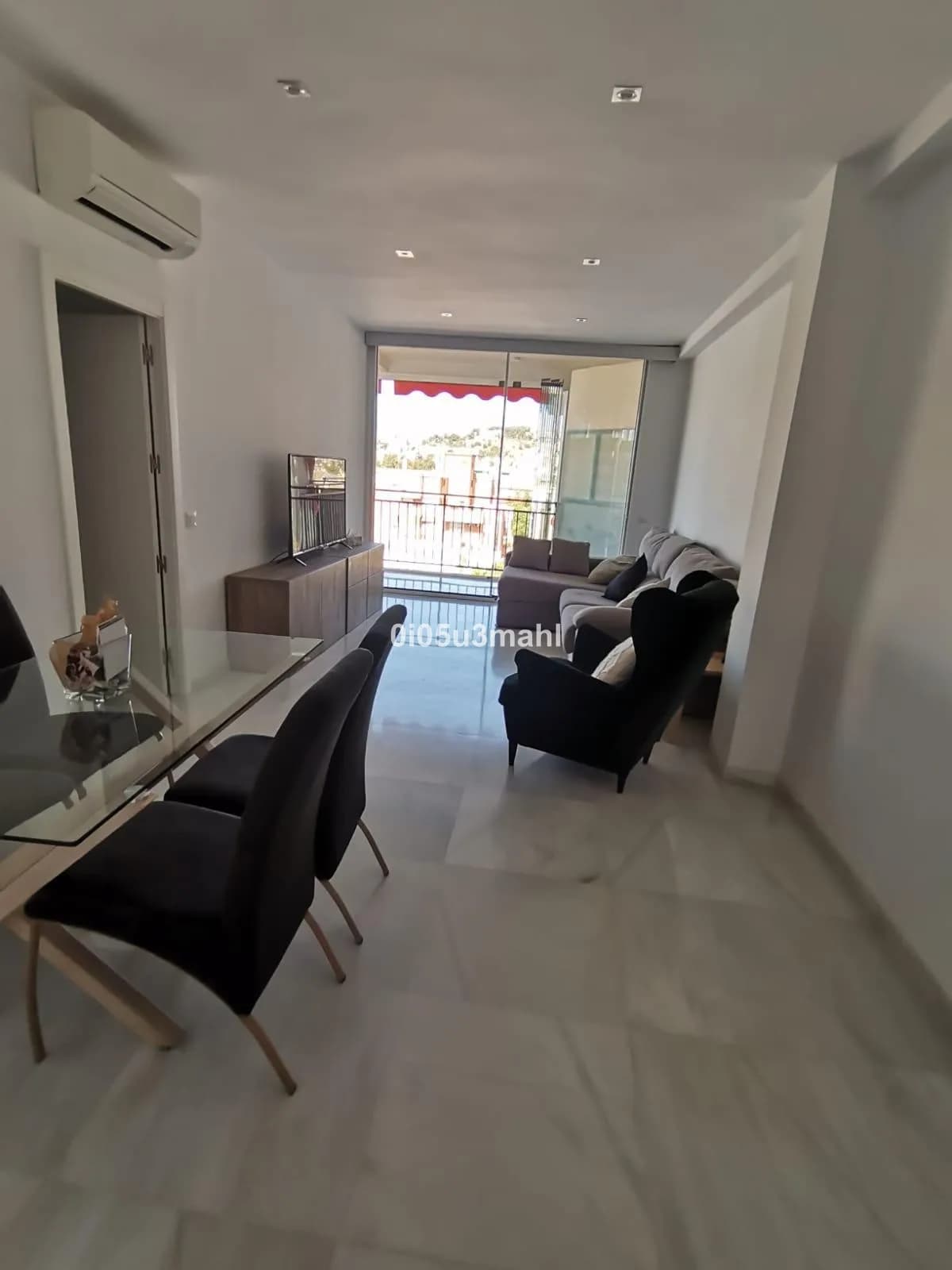 3 Bedroom Middle Floor Apartment for Sale in El Palo, Málaga - Image 3