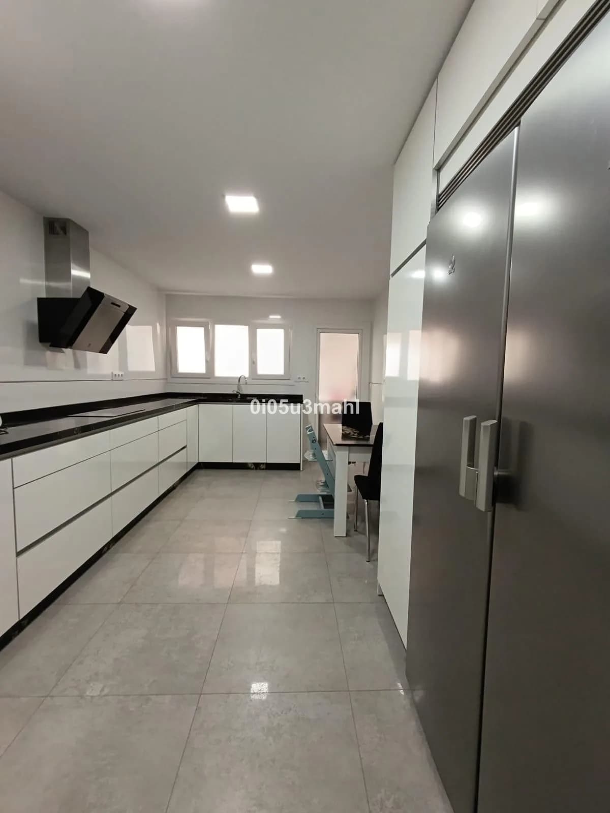 3 Bedroom Middle Floor Apartment for Sale in El Palo, Málaga - Image 9