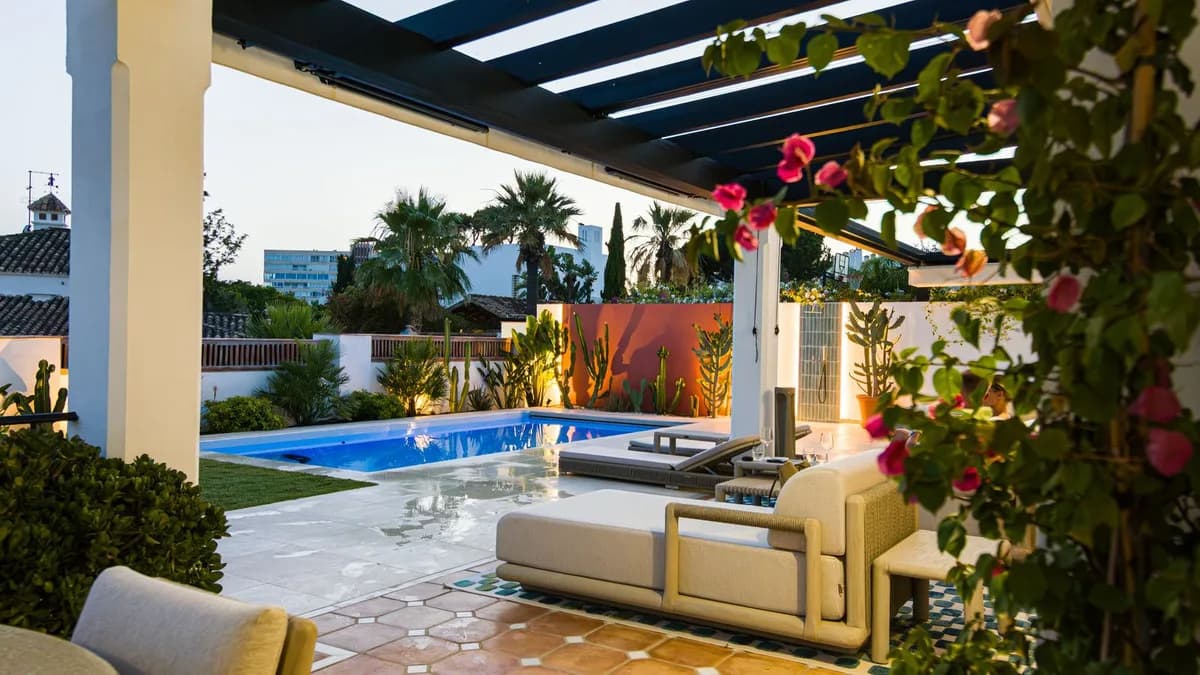 5 Bedroom Detached Villa for Sale in Las Chapas, Málaga - Image 2