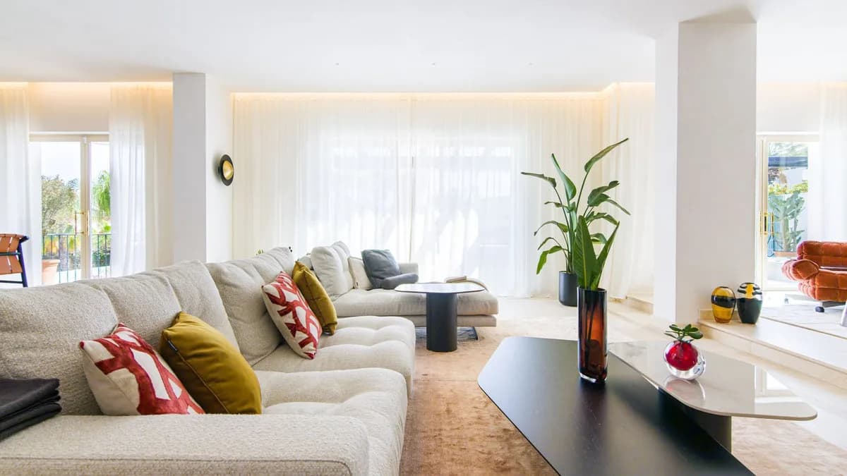 5 Bedroom Detached Villa for Sale in Las Chapas, Málaga - Image 8