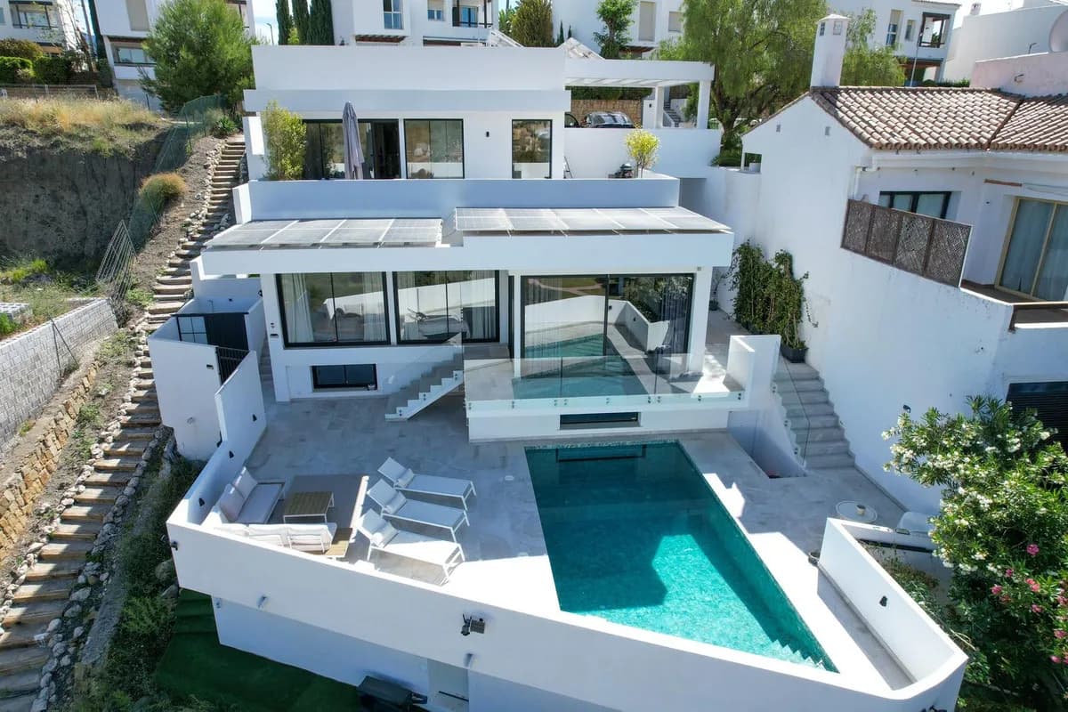 5 Bedroom Detached Villa for Sale in Benahavís, Málaga - Image 2