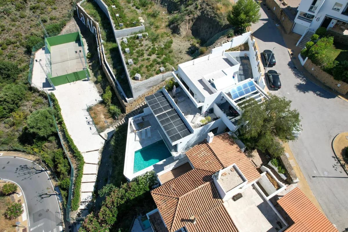 5 Bedroom Detached Villa for Sale in Benahavís, Málaga - Image 5