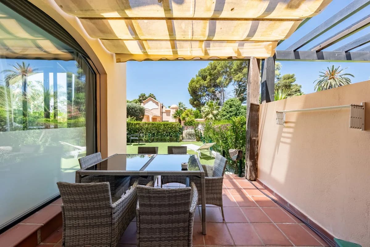 3 Bedroom Ground Floor Apartment for Sale in Puerto Banús, Málaga - Image 4