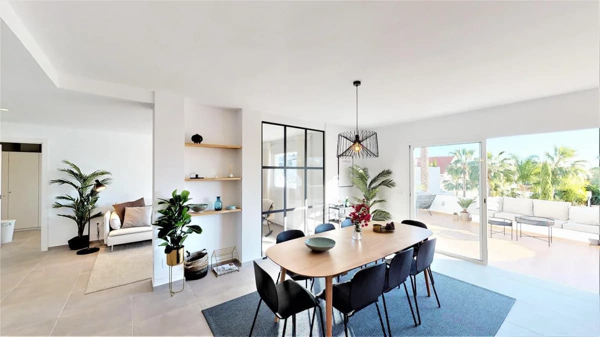 3 Bedroom Middle Floor Apartment for Sale in Nueva Andalucía, Málaga - Image 5