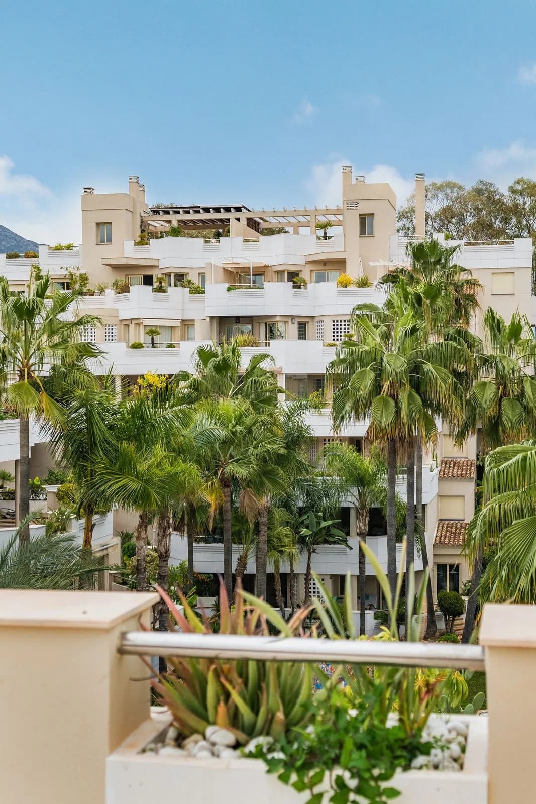 3 Bedroom Penthouse for Sale in Nueva Andalucía, Málaga