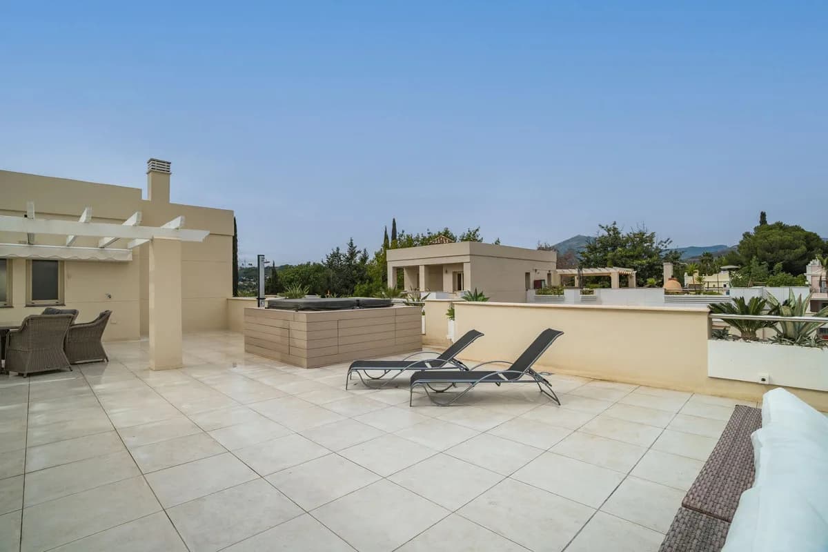 3 Bedroom Penthouse for Sale in Nueva Andalucía, Málaga - Image 3
