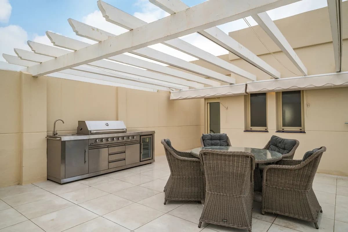3 Bedroom Penthouse for Sale in Nueva Andalucía, Málaga - Image 4