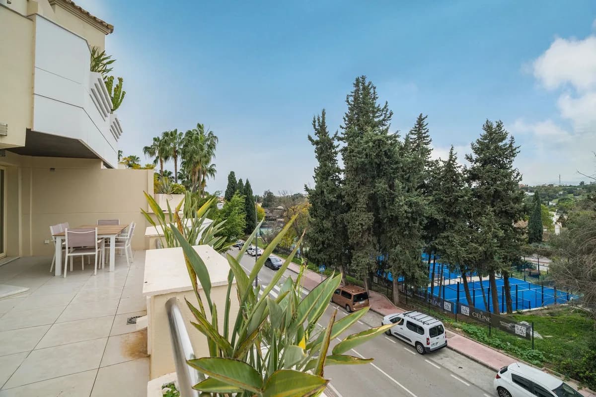 3 Bedroom Penthouse for Sale in Nueva Andalucía, Málaga - Image 9