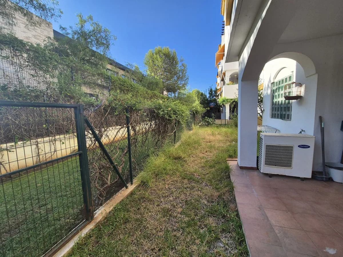 3 Bedroom Ground Floor Apartment for Sale in Nagüeles, Málaga - Image 3