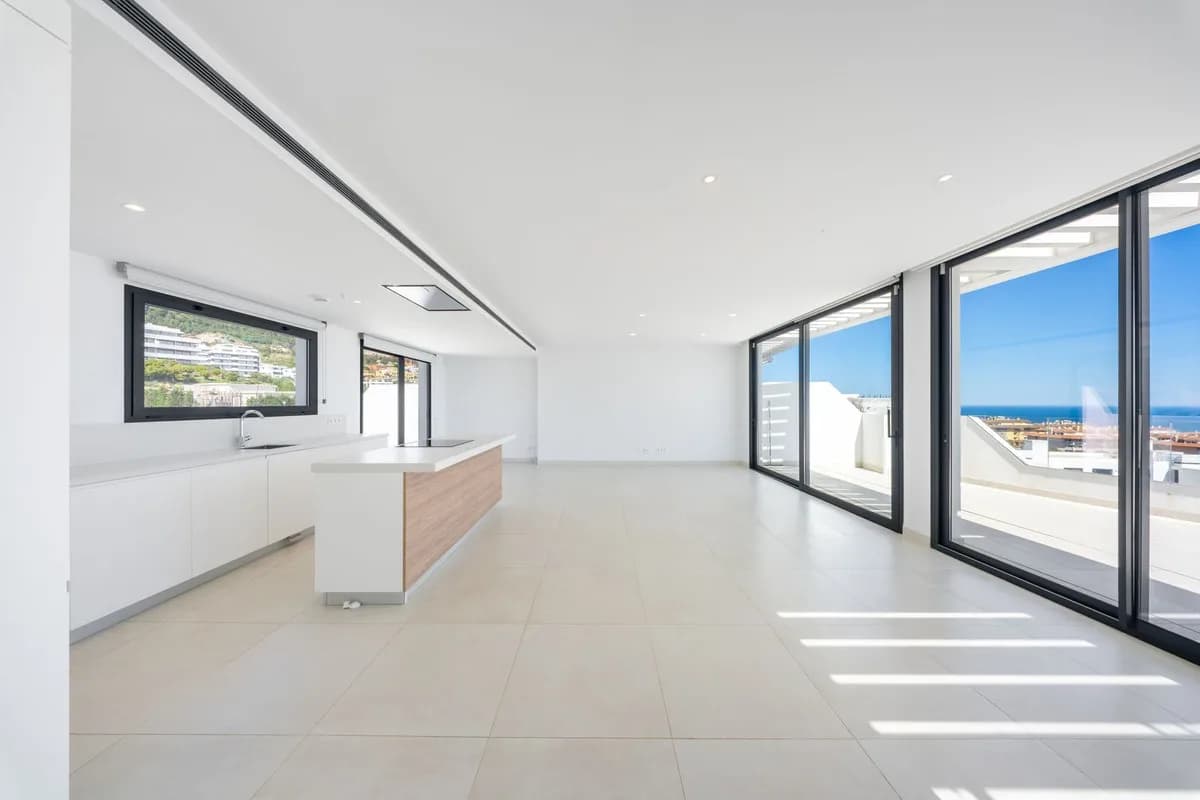 3 Bedroom Penthouse for Sale in Fuengirola, Málaga - Image 3