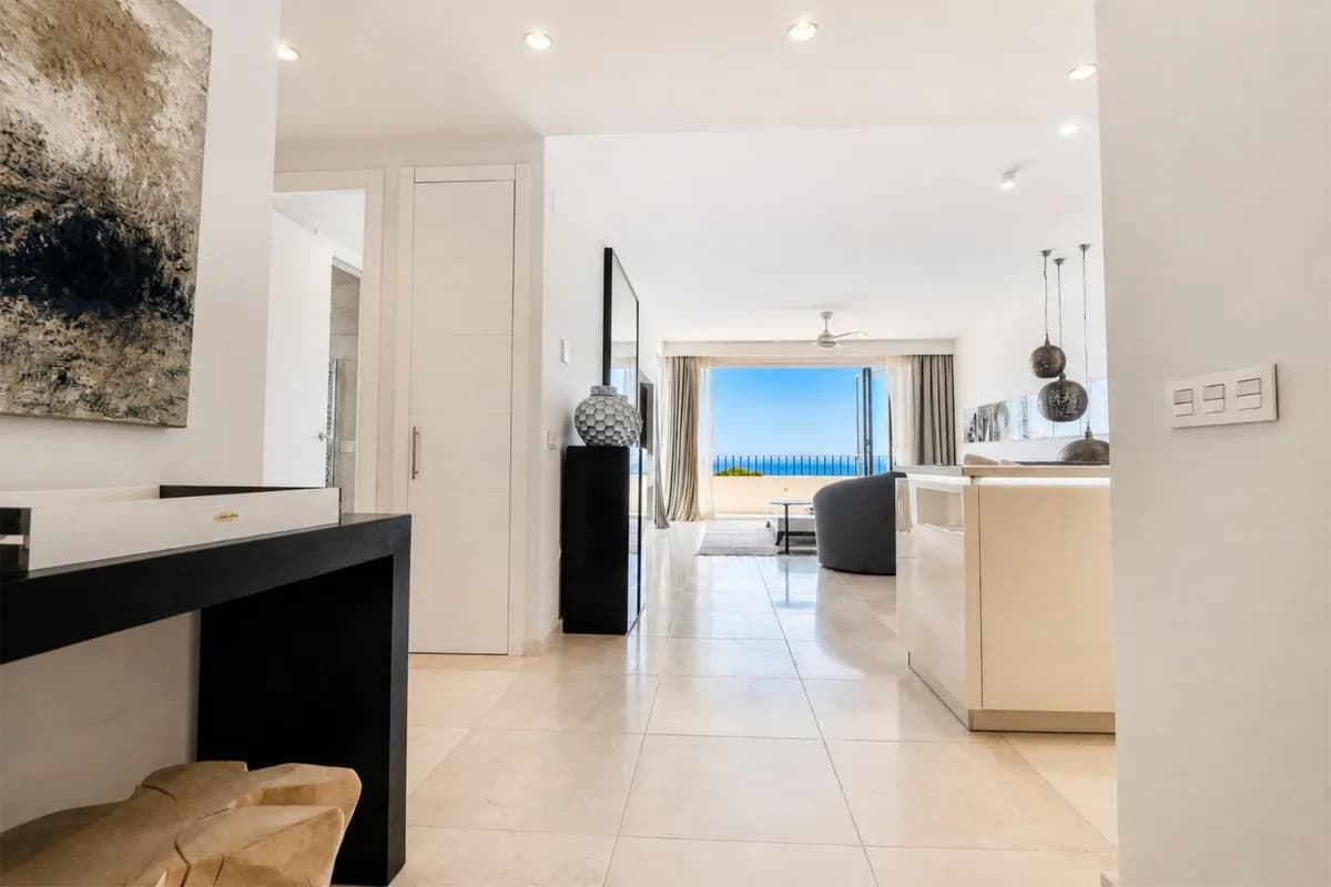 2 Bedroom Top Floor Apartment for Sale in Puerto de Cabopino, Málaga - Image 2