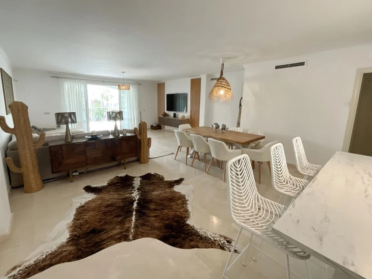 3 Bedroom Middle Floor Apartment for Sale in Sotogrande, Cádiz