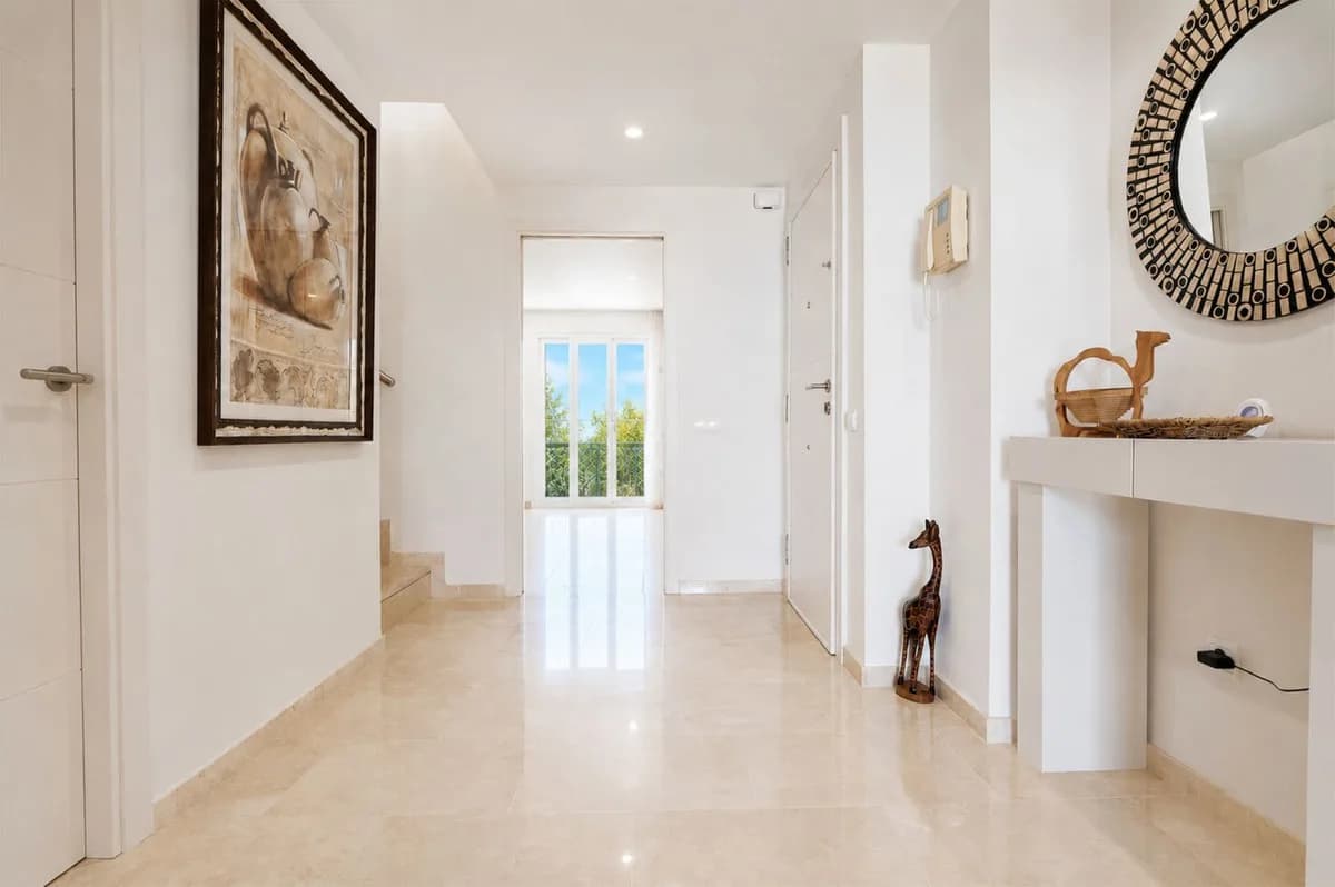 5 Bedroom Penthouse Duplex for Sale in Cabopino, Málaga - Image 2