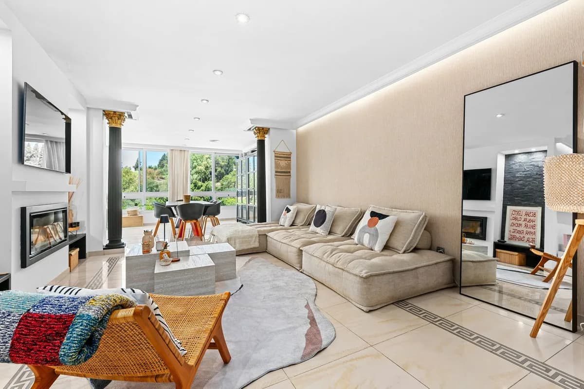 3 Bedroom Top Floor Apartment for Sale in Benahavís, Málaga - Image 4
