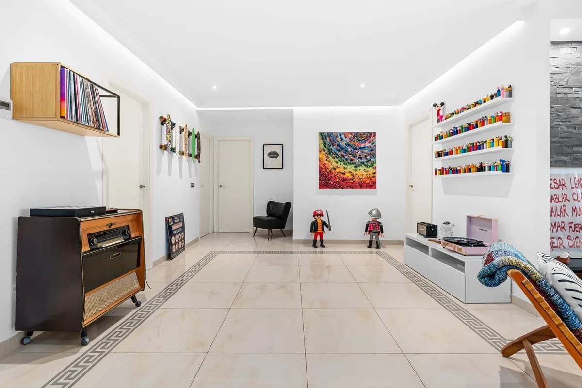 3 Bedroom Top Floor Apartment for Sale in Benahavís, Málaga - Image 6