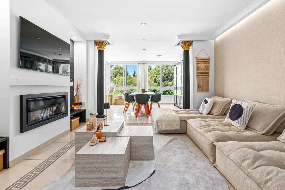 3 Bedroom Top Floor Apartment for Sale in Benahavís, Málaga - Image 7
