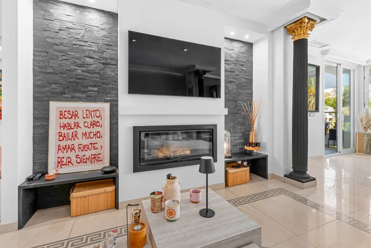 3 Bedroom Top Floor Apartment for Sale in Benahavís, Málaga - Image 8