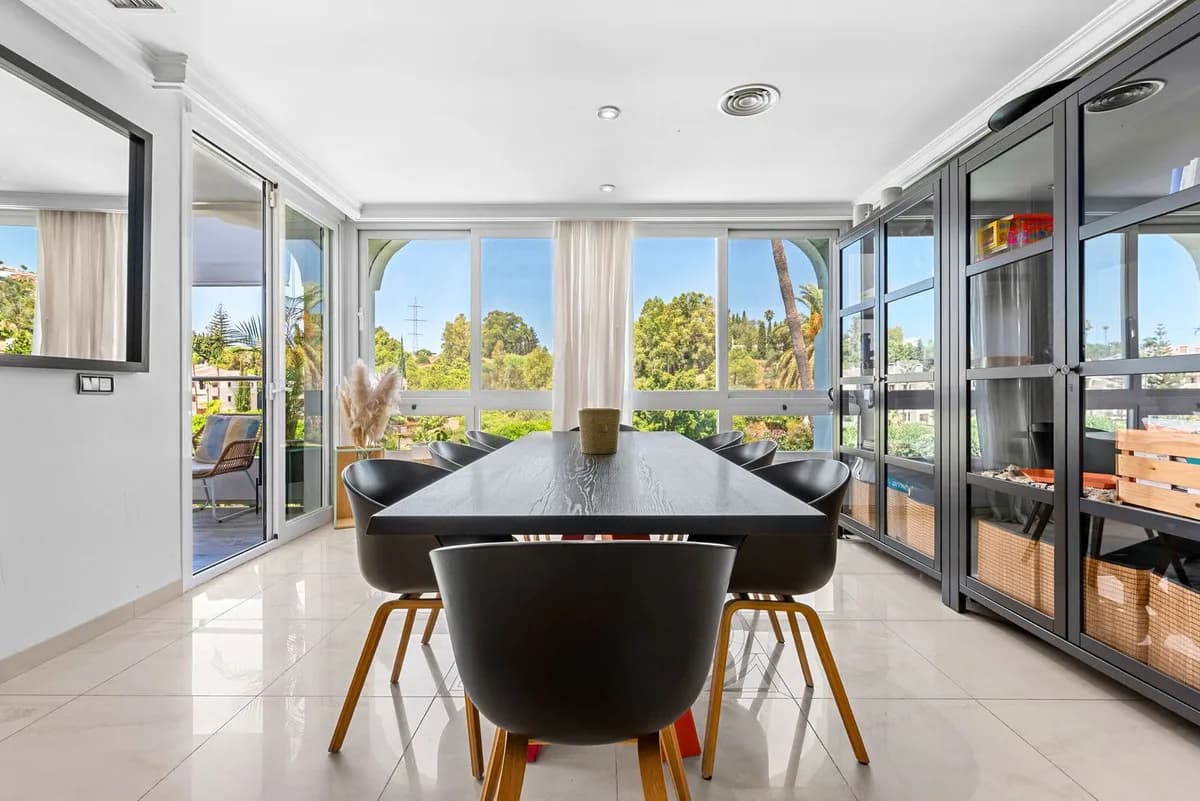 3 Bedroom Top Floor Apartment for Sale in Benahavís, Málaga - Image 9
