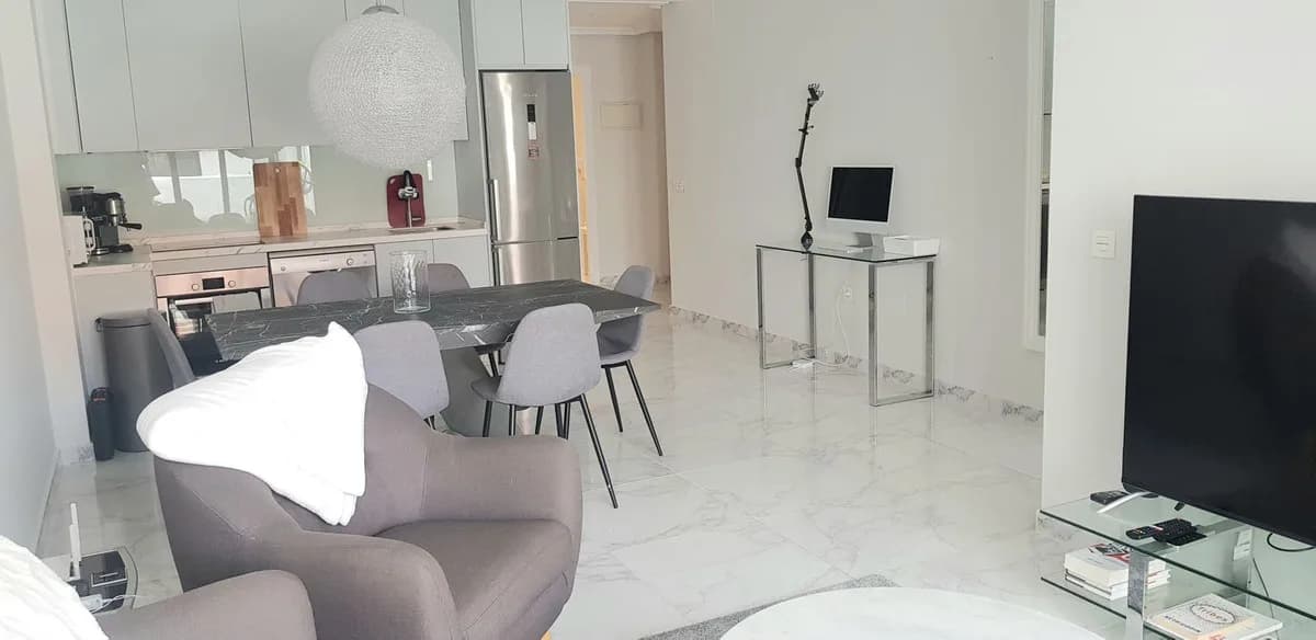 3 Bedroom Middle Floor Apartment for Sale in Nueva Andalucía, Málaga - Image 3