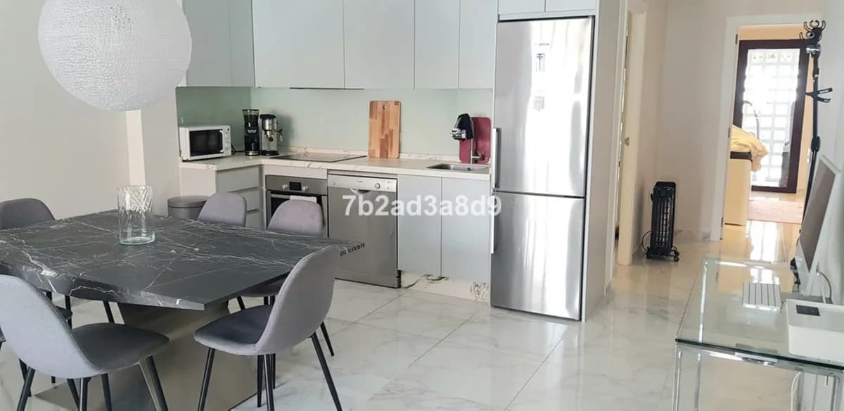 3 Bedroom Middle Floor Apartment for Sale in Nueva Andalucía, Málaga - Image 4