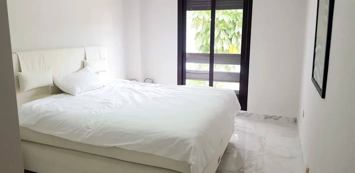 3 Bedroom Middle Floor Apartment for Sale in Nueva Andalucía, Málaga - Image 7