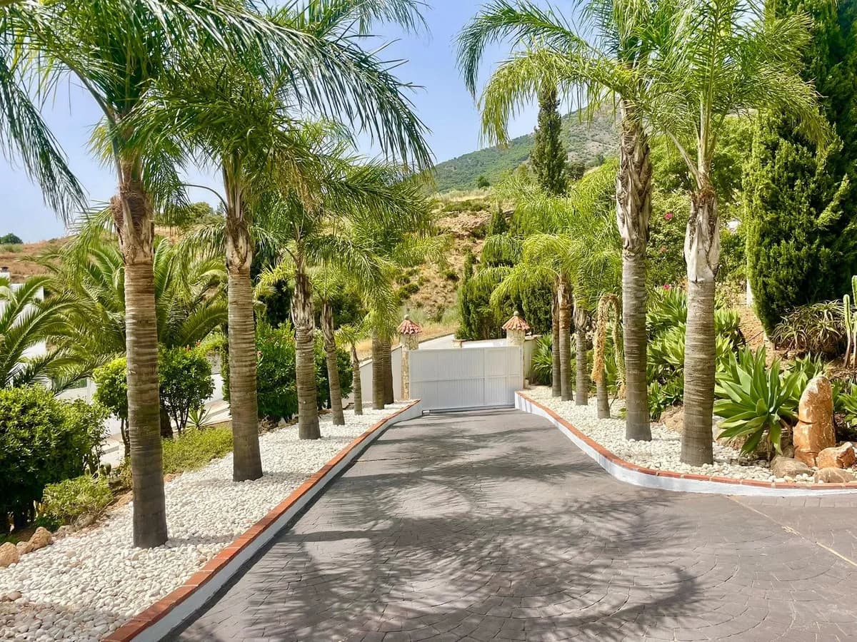 3 Bedroom Detached Villa for Sale in Valtocado, Málaga - Image 9