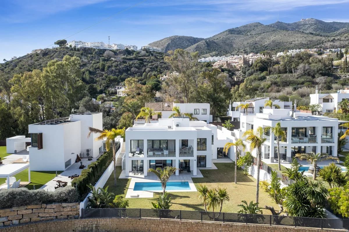 6 Bedroom Detached Villa for Sale in Torremuelle, Málaga