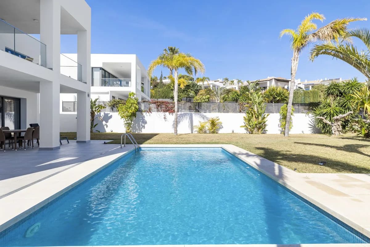 6 Bedroom Detached Villa for Sale in Torremuelle, Málaga - Image 3