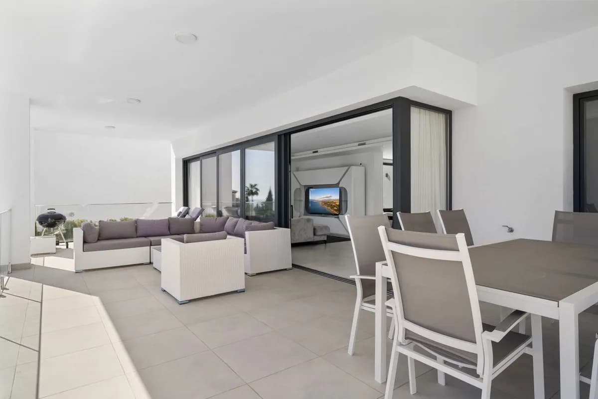 6 Bedroom Detached Villa for Sale in Torremuelle, Málaga - Image 7