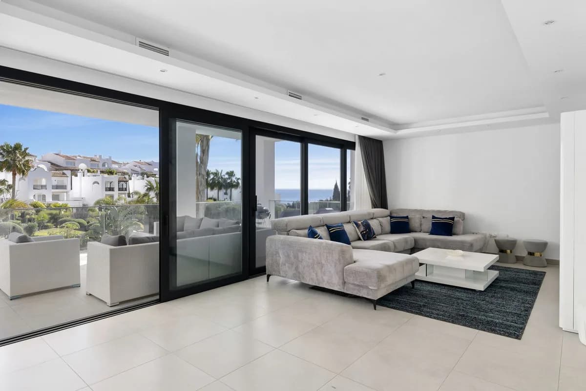 6 Bedroom Detached Villa for Sale in Torremuelle, Málaga - Image 9