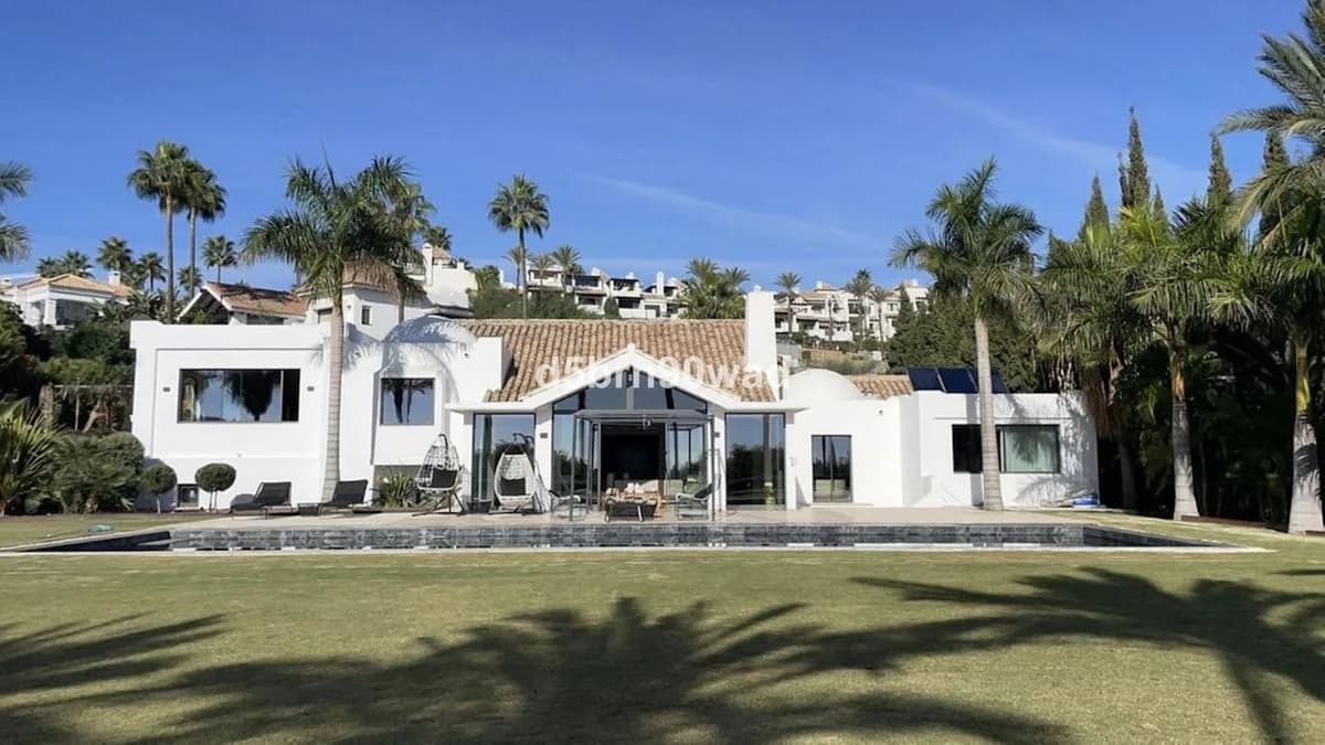 5 Bedroom Detached Villa for Sale in Benahavís, Málaga